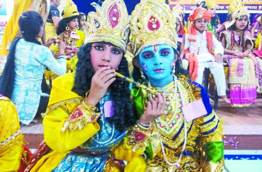 janmashtami celebration in satna जन्माष्टमी: घर और मंदिरों में बजी बधाई, गूंजे-नंद के आनंद भयो, जय कन्हैया लाल की