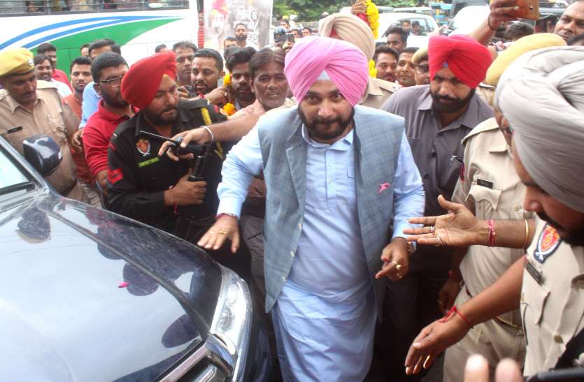cricketer navjot says imran khan's gov will change india pak relation बोले कांग्रेस नेता नवजोतसिंह सिद्धू ,पाकिस्तान में इमरान खान की सरकार की बदौलत ही होगा भारत-पाक संबंधों में सुधार