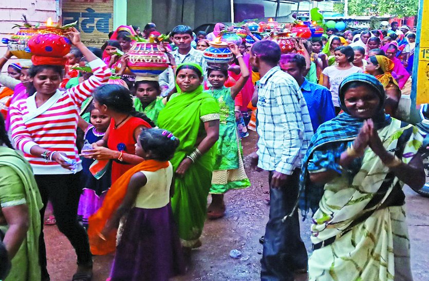 balod patrika janmashtami 2018 : भगवान कृष्ण का जन्म उत्सव आज से, माखन-मिश्री लेने रात भर उमड़ेंगे श्रद्धालु