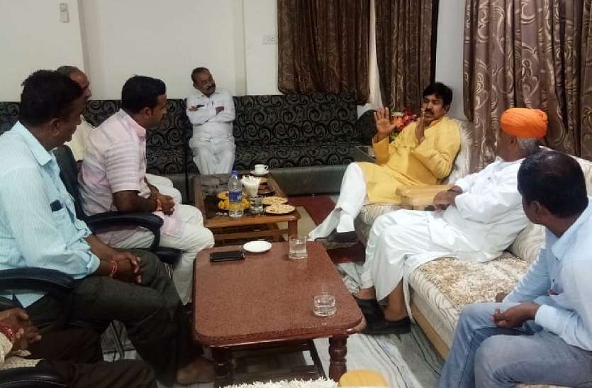 Rejuvenation of 5 km road to Jaisalmer Airport जैसलमेर में विमान यात्रियों को अब नहीं खाने पड़ेंगे राह में हिचकोले, इस सड़क का किया जाएगा कायाकल्प