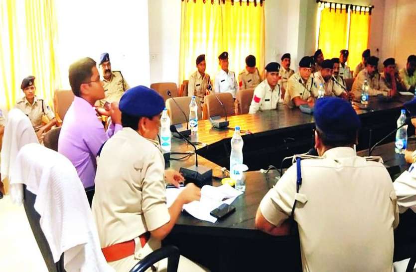 Training on assembly elections विधानसभा चुनाव को लेकर दिया प्रशिक्षण