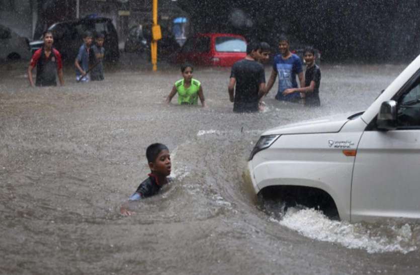 heavy rain भारी बारिश के बीच मौसम विभाग का बड़ा अलर्ट, अगले 48 घंटे इन राज्यों के लिए होने वाले हैं काफी भारी