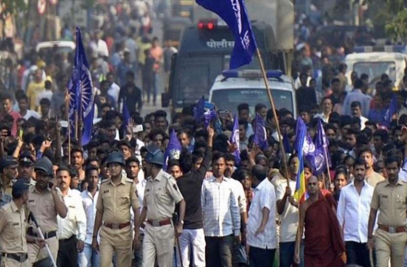 दिल्ली पुलिस ने भीमा-कोरेगांव हिंसा में शामिल होने के शक पर चार संदिग्धों को किया गिरफ्तार दिल्ली पुलिस ने भीमा-कोरेगांव हिंसा में शामिल होने के शक पर चार संदिग्धों को किया गिरफ्तार, पूछताछ जारी