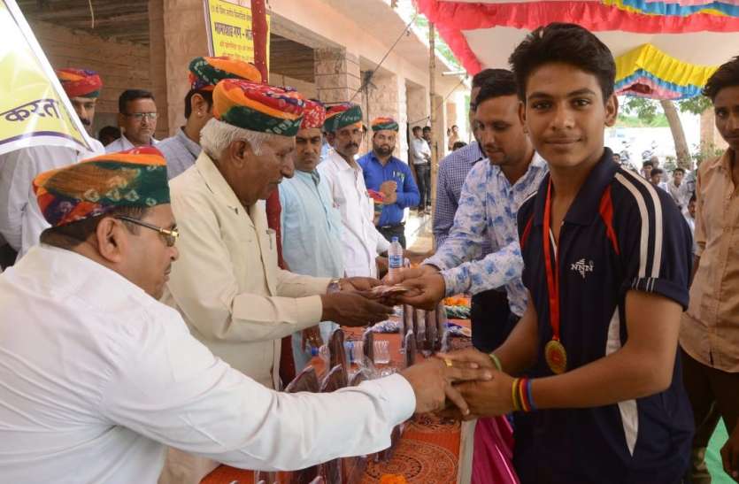 मेहनत कर सर्वश्रेष्ठ खिलाड़ी बनें मेहनत कर सर्वश्रेष्ठ खिलाड़ी बनें