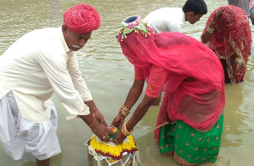 नंद के आनंद भयो, जय कन्हैयालाल की... नंद के आनंद भयो, जय कन्हैयालाल की...