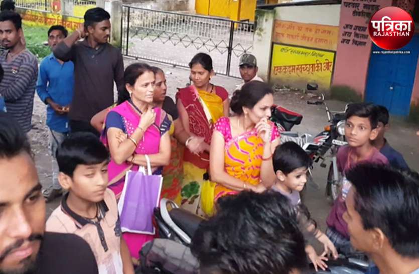 banswara बांसवाड़ा : राह चलती महिला के गले से चेन झपटने का प्रयास, पर्स छीन भागे बाइक सवार