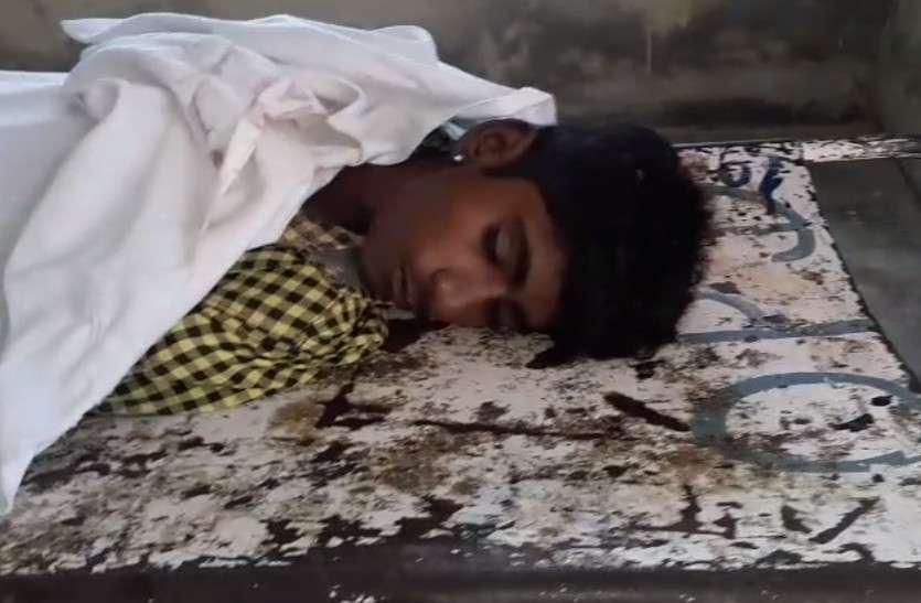 nephew killed in rescuing uncle in a fight with relatives in Jhalawar पारिवारिक झगड़े ने लील ली छोटे से बच्चे की जिंदगी, चाचा को बचाने आया था भतीजा