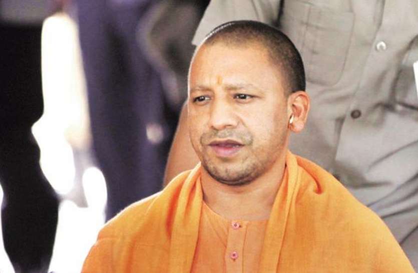 cm yogi UP में शिक्षामित्रों के मुद्दे ने फिर पकड़ा तूल, सीएम योगी पर बोला जमकर हमला