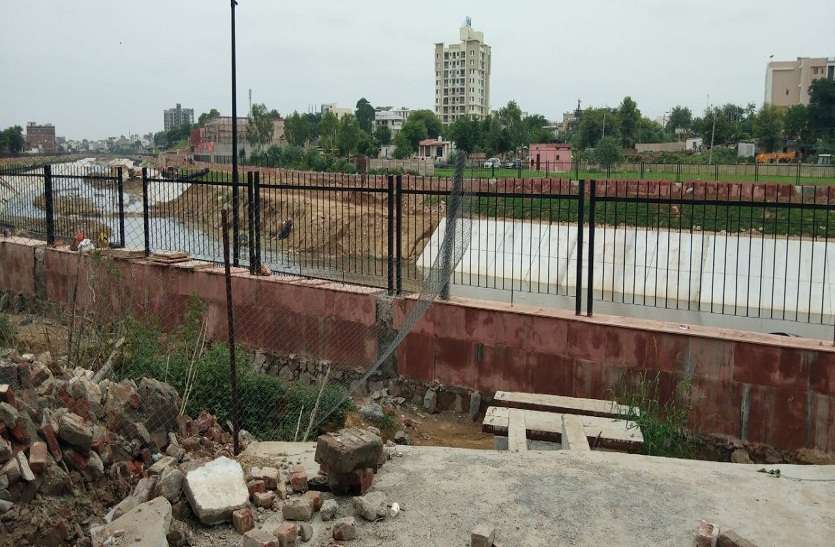 001 कीमत बढ़ी तो लालच आया, अपने ही नक्शे नहीं मान रहा जेडीए