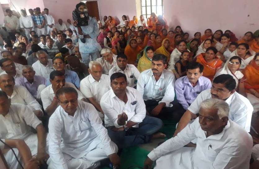 dausa jain samaj मुनि तरुण सागर को विनयांजलि देने उमड़े लोग