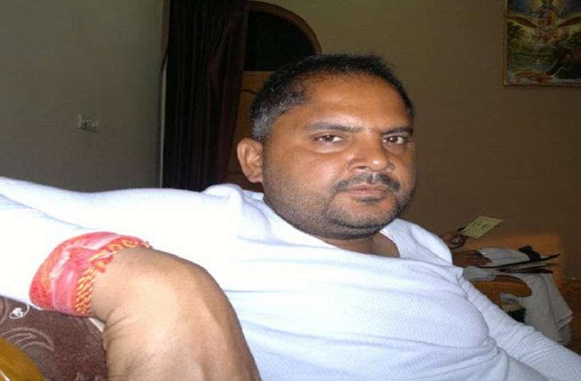 BJP mla Indra Pratap Tiwari Khabbu vidhan sabha seat in danger अपराध की जानकारी छुपाना पड़ सकता है भाजपा विधायक को भारी, खब्बू पर दर्ज हैं 26 आपराधिक मुकदमे