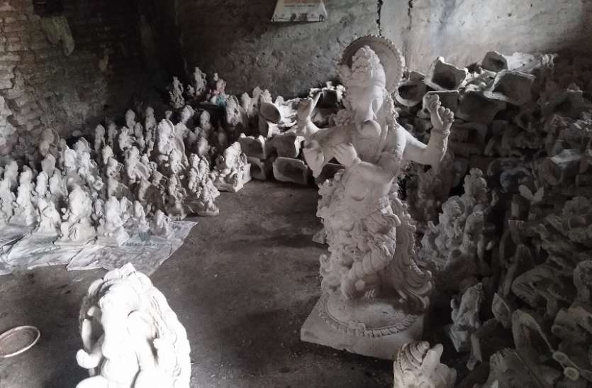 Thousands of POP statues prepared प्रतिबंध के बाद भी बन चुकी हैं हजारों पीओपी की गणेश प्रतिमाएं