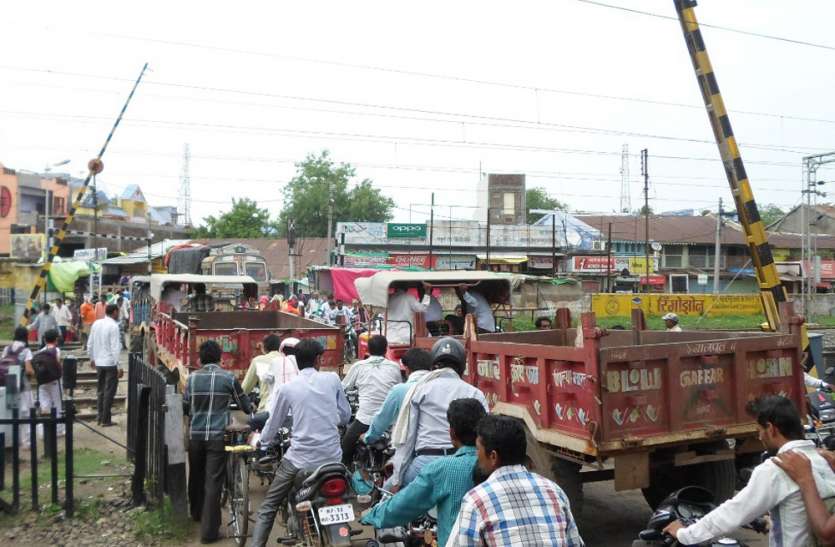 Construction of Stack Overbridge राज्य शासन से राशि नहीं मिलने से अटका ओवरब्रीज का निर्माण