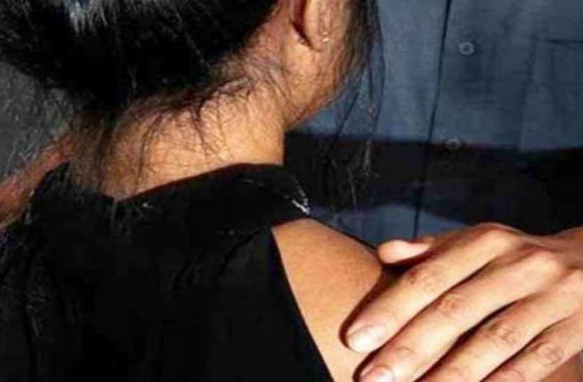 husband-wife पत्नी के सामने ही दूसरी महिलाओं के साथ यह काम करता था पति, किया मना तो उठा लिया इतना बड़ा कदम