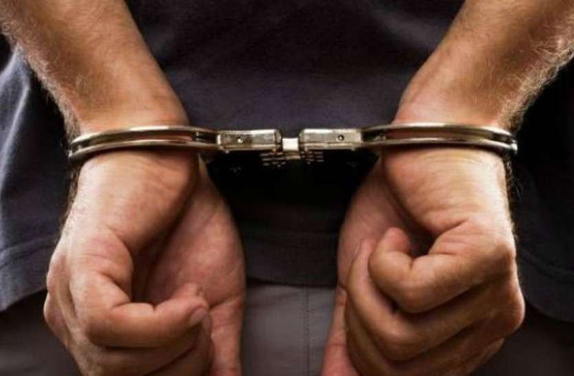 arrest प्रेमिका की फरमाइशें पूरी करने के लिए करते थे ऐसा काम, अब खानी पड़ेगी जेल की हवा