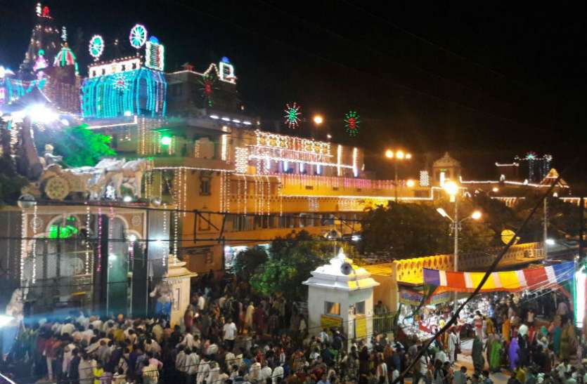 Krishna Janmashtami Krishna Janmashtami मथुरा में आज होगा अजन्मे का जन्म, यहां देखें पांच मंदिरों में क्या होने जा रहा