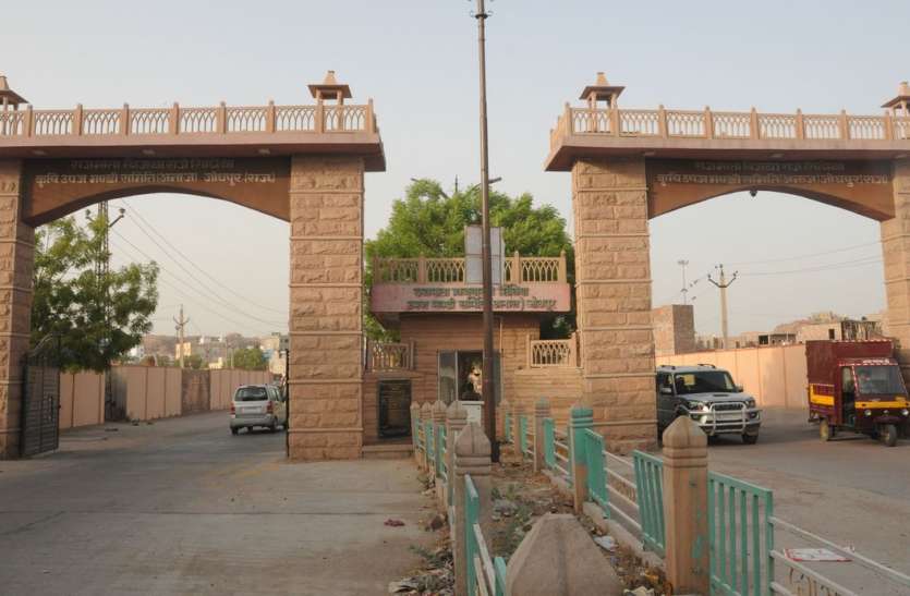 jodhpur सरकारी मशीन बता रही हमारे रायड़े में तेल कम!