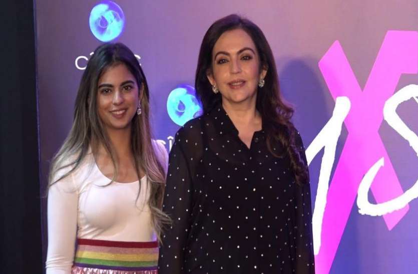 nita ambani श्वेता बच्चन के MXS लॉन्च पर ईशा और नीता अंबानी ने पहनी इतनी कीमती ड्रेस