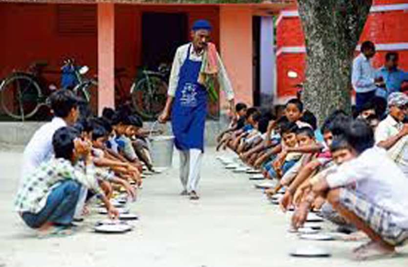 poshana film will trend to mid day meal makers इस फ़िल्म से निखरेगा मिड मील रसोईयों का रूप, सीखेंगे पौष्टिक खाना बनाना