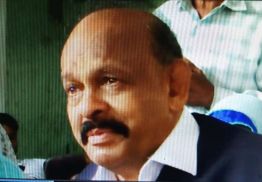 Bhaiyalal Rajwade weeping
