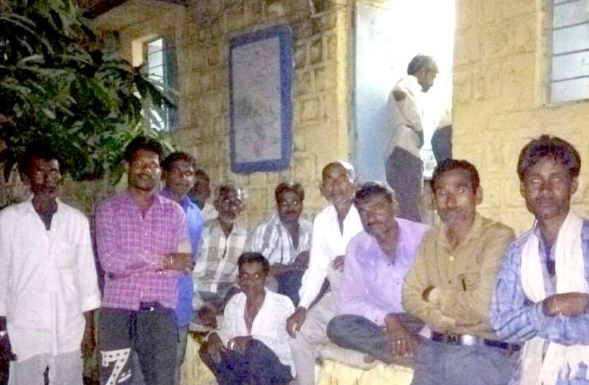 patrika मिनटो की इस प्रक्रिया के लिए किसानो का घंटो इंतजार