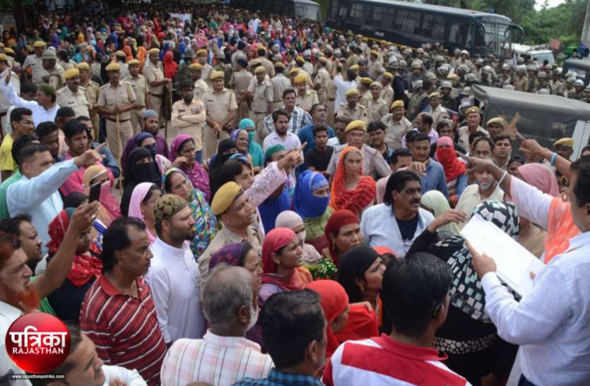 banswara बांसवाड़ा : देर रात किया शवों को सुपुर्द-ए-खाक, शहर में माहौल शांत