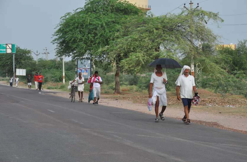 Nagaur Latest hindi news नागौर में राजमार्ग 89 पर रात में सन्नाटे को भगाती है भजनों की सुर लहरियां