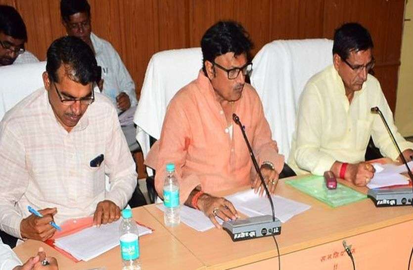 churu photo जिला परिषद की बैठक में बोले सदस्य कुलदीप पूनिया दलाल किसी आवेदक को लाता है तो तीन दिन में उसकी फाइल ओके हो जाती है