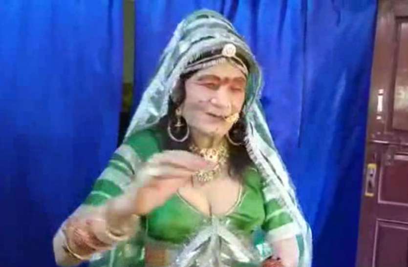 radha Krishna Janmashtami कृष्ण की भक्ति में राधा बना इंजीनियर, नृत्य का वीडियो देखें