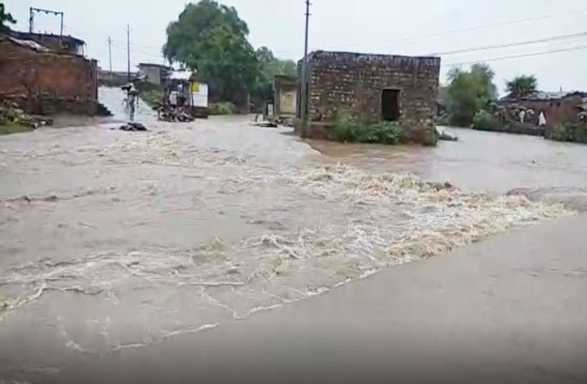 Rain मानसूनी कहर! लगातार तेज बारिश के चलते राजस्थान में यहां उफन पड़े नदी नाले, किसानों की बढ़ी चिंता