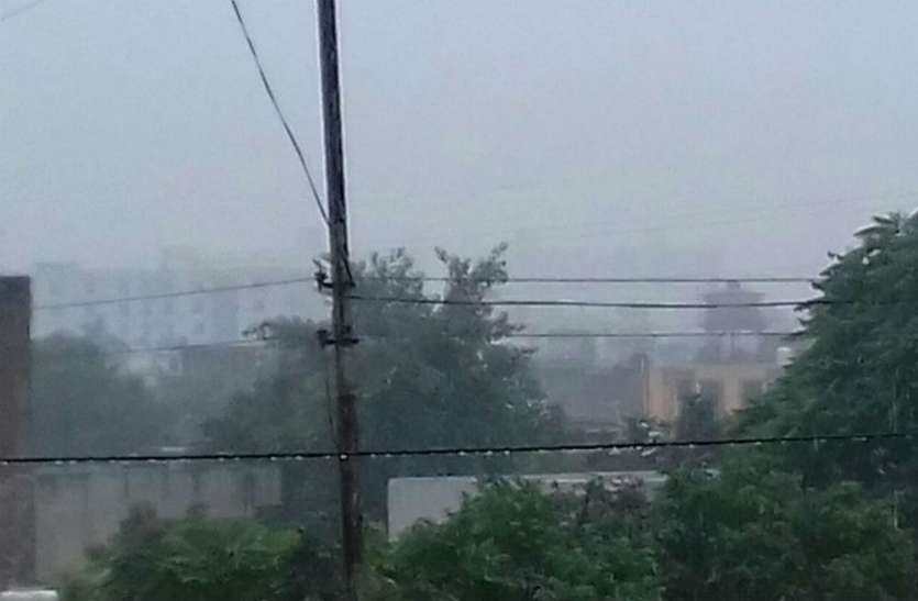 weather श्रीकृष्ण जन्माष्टमी पर मानसून के रौद्र रूप ने बढ़ाई परेशानी, भारी बारिश से रहें सावधान, भारी पड़ेंगे ये घंटे