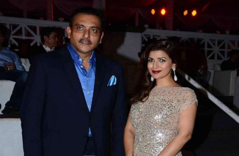 RAVI SHASTRI NIMRAT KAUR अपने से 20 साल छोटी इस हॉट बॉलीवुड हीरोईन के प्यार में क्लीन बोल्ड हुए भारतीय कोच रवि शास्त्री!