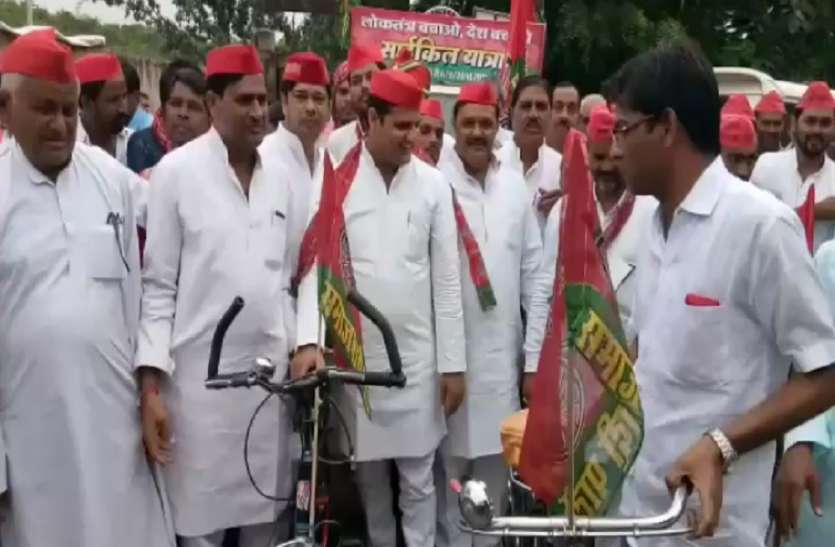 sapa सपा की साइकिल यात्रा के दौरान दो गुट भिड़े, पूर्व विधायक को बेरहमी से पीटा