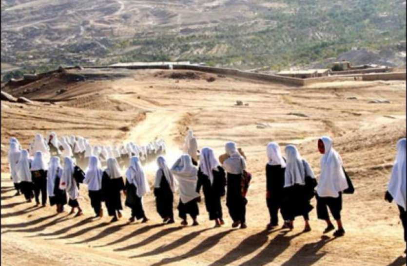 three school attacked by terrorist in afghanistan अफगानिस्तान: तीन स्कूलों पर आतंकियों ने किया ग्रेनेड से हमला, हजारों छात्र प्रभावित