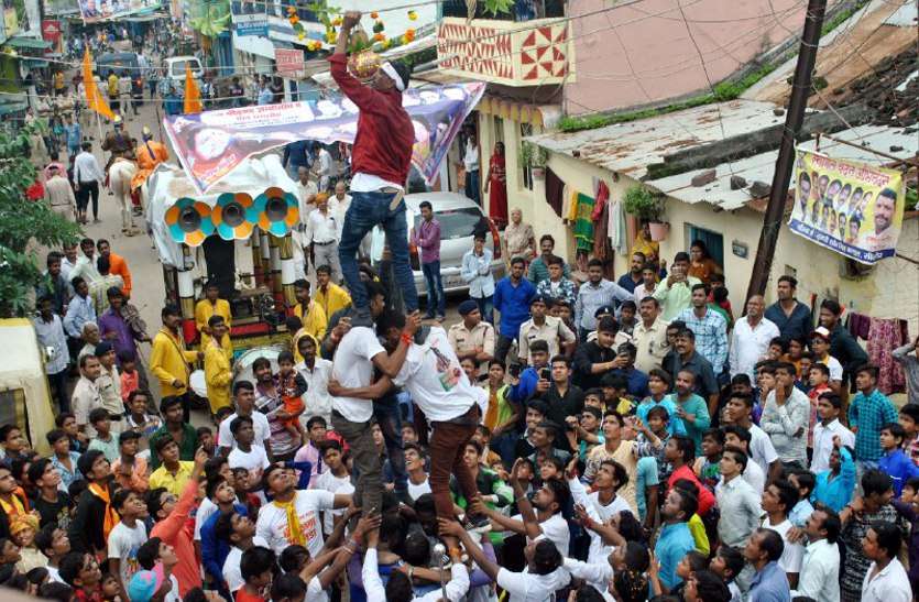matki Janmashtami: आधे घंटे चली, मटकी के लिए मशक्कत, गूंजते रहे गोविंदा के जयकारे