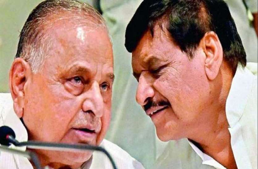 mulayam and shivpal जन्माष्टमी पर आगामी चुनाव के लिए शिवपाल को मिल सकता है मुलायम से यह तोहफा