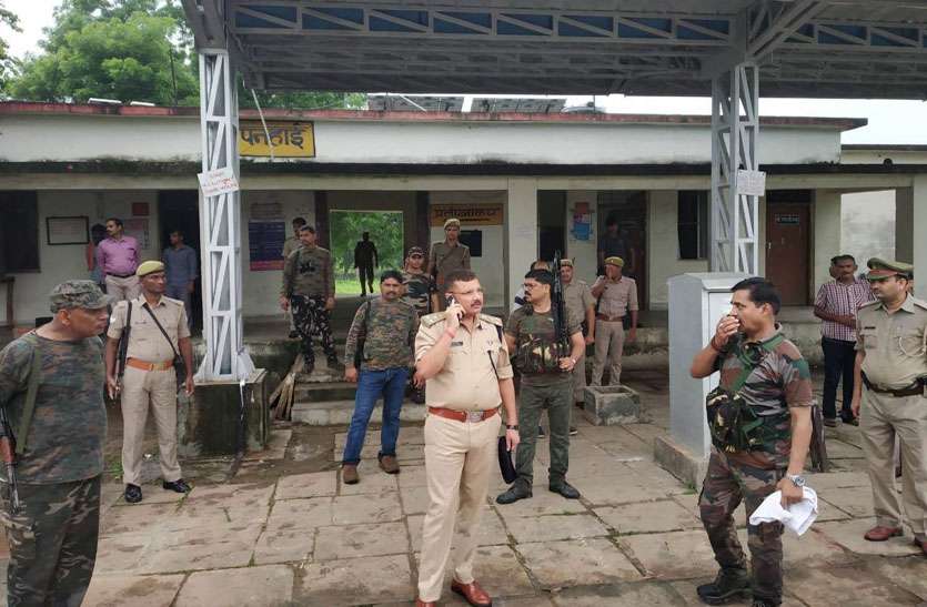 police in station गंगा कावेरी एक्सप्रेस ट्रेन में बदमाशों का धावा, यात्रियों से की लूट, विरोध पर बेरहमी से की पिटाई