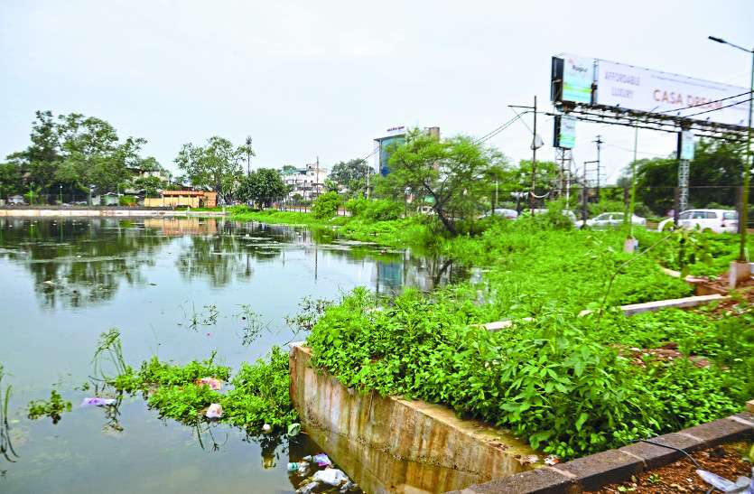 cg news बारिश से सड़कें डूबीं, लेकिन लाखों खर्च के बाद भी शहर में तालाबों के हालत नहीं सुधरे