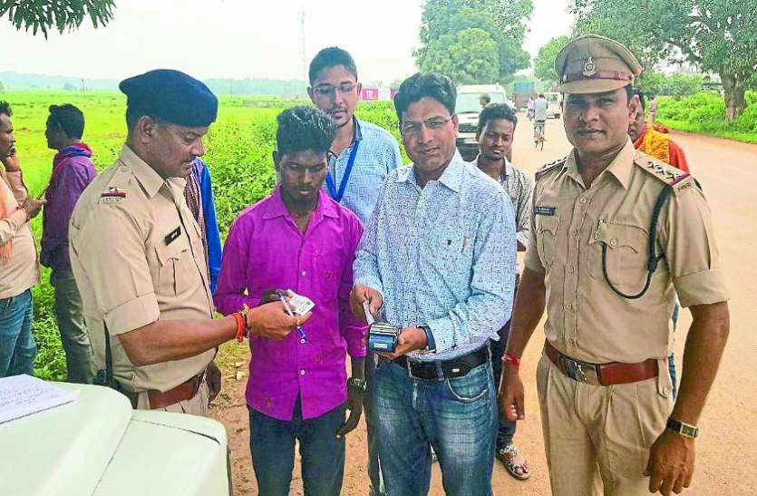 डिजीटल हुआ बस्तर का ट्रैफिक विभाग डिजीटल हुआ बस्तर का ट्रैफिक विभाग, अब नहीं बना पाएगें जेब में पैसे नहीं होने का बहाना