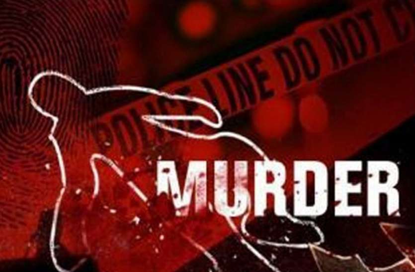 पत्नी की हत्या भोजन परोसने के बजाय मोबाइल पर बात कर रही पत्नी की हत्या