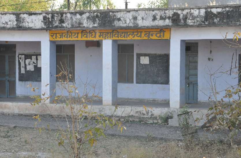 Law College on the Ventilator, Know What Done वेंटिलेटर पर लॉ कालेज, जानिए क्या हुआ ऐसा जो बिगड़ते जा रहे हालात