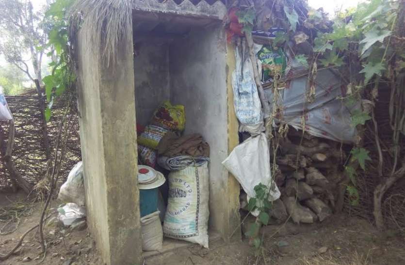 Dream ruins are looking to Odif confidence Suvidhagron खंडहर सुविधाघरों के भरोसे ओडीएफ करने का देख रहे सपना