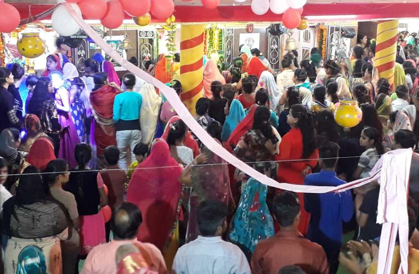 Nand's joy was ... eyes of Tiki devotees waiting for Kanhaiya's arriva नंद के आनंद भए...कन्हैंया के आने के इंतजार में टिकी भक्तों की आंखें, आधी रात जन्मे यशोदा के नंदलाल