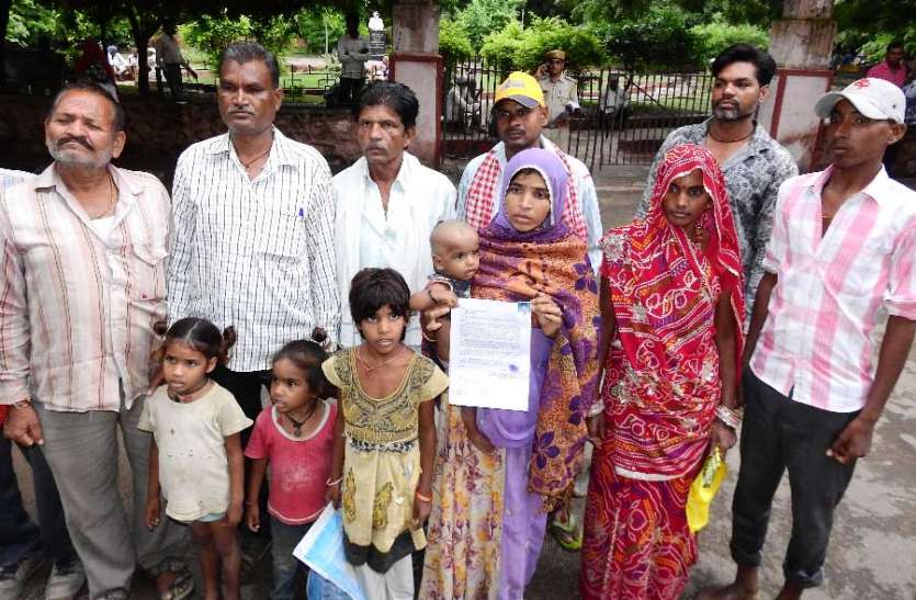 bajaree-ka-sankat-berojagaaree-se-peedita-kaareegar-kee-huee-maut-1 बजरी का संकट, बेरोजगारी से पीडि़त कारीगर की हुई मौत
