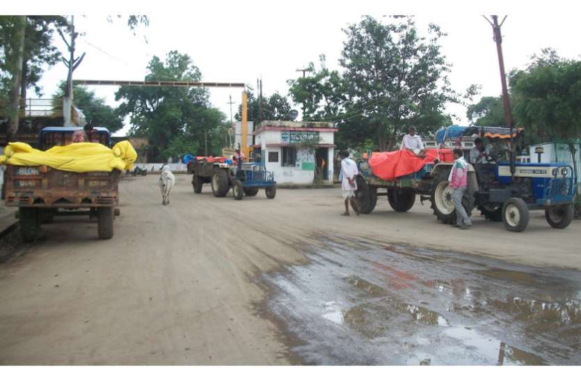 mandi अनिश्चितकाल के लिए मंडी बंद, किसानों को होना पड़ा परेशान