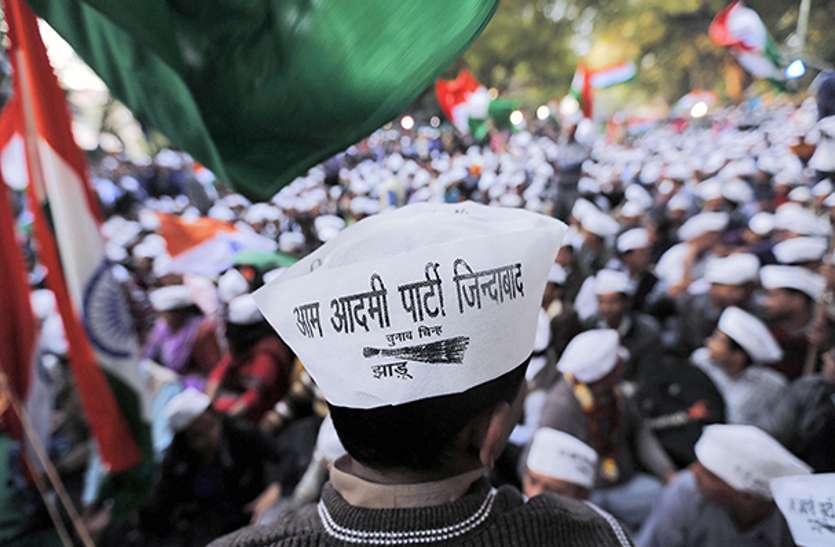 aap मतभेदों और गुटों में बंटी