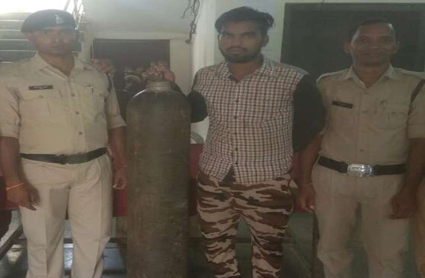 अकलतरा पुलिस ने बिलासपुर के आदतन चोर के कब्जे से जब्त किया बिलासपुर का आदतन बदमाश अब अकलतरा में पसार रहा था पांव, पुलिस ने किया गिरफ्तार