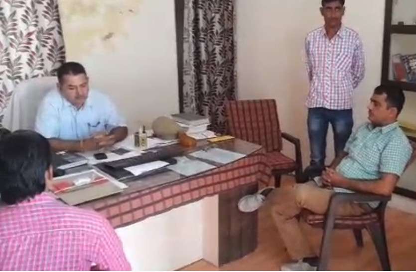 Doctor Arrest बिल का भुगतान के बदले 25 प्रतिशत कमीशन, 12500 रुपए रिश्वत लेते डॉक्टर गिरफ्तार