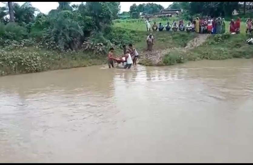 chhatarpur बारिश होने से कई गांवों का शहर और नगर से टूट जाता है सम्पर्क