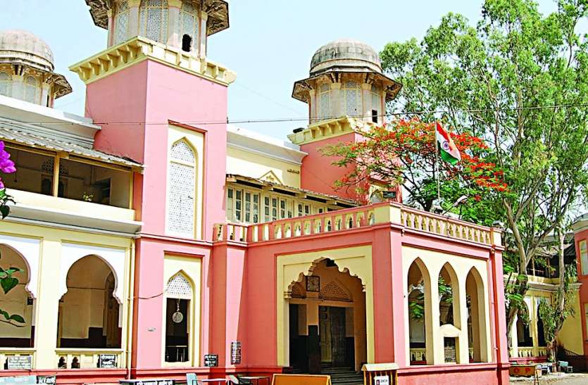 district court indore 100 करोड़ के काम पर 500 करोड़ क्यों फूंक रहे